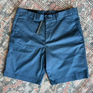 Banana Republic Men’s 9” Core Temp Shorts Size 32